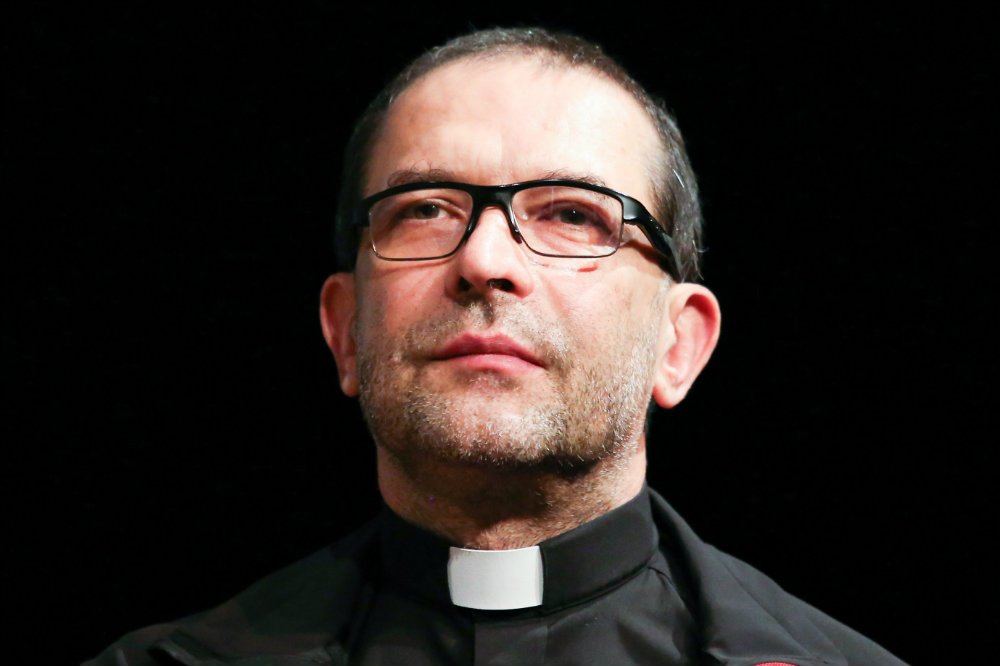 Ksiądz Stryczek powraca? Władzę w Stowarzyszeniiu Wiosna objął jego znajomy duchowny, twierdzi portal Onet, który opisał sprawę domniemanego mobbingu w Szlachetnej Paczce.