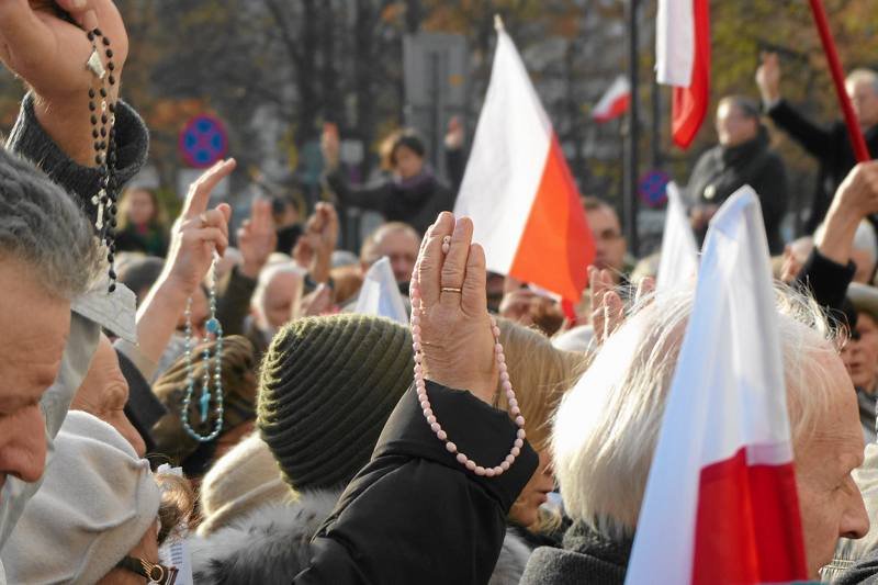 Krucjata różańcowa ma sprawić, że w Polsce będzie jak na Węgrzech
