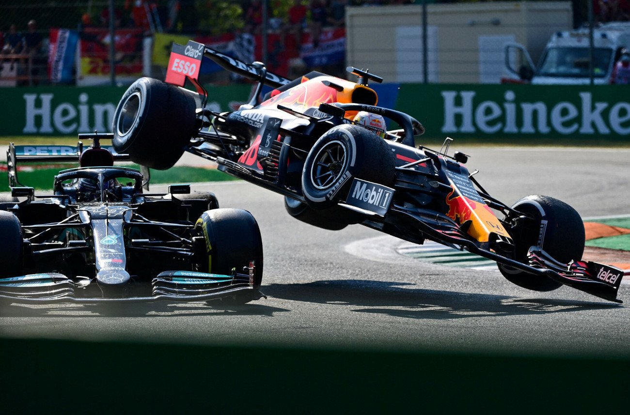 Rywalizacja Maxa Verstappena i Lewisa Hamiltona elektryzuje kibiców F1. Takie sceny działy się podczas GP Monza.