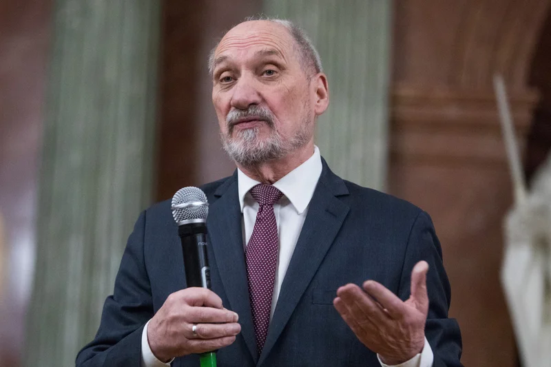 Antoni Macierewicz uważa, że odpowiedź Polski powinna być równie mocna.