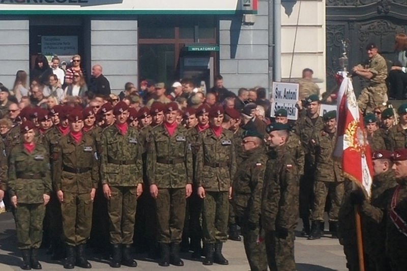 Ktoś dziś próbował zepsuć szefowi MON dobry humor.