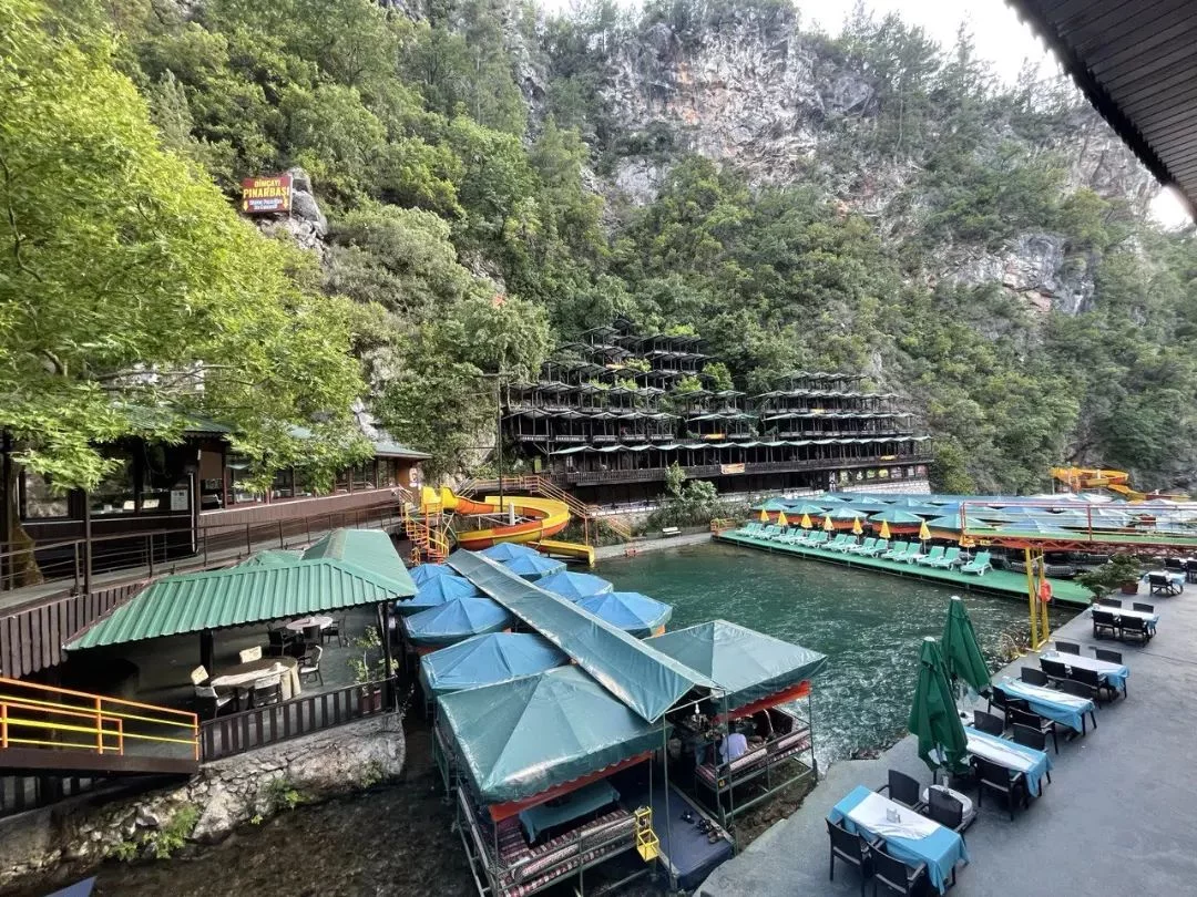 Infrastruktura turystyczna na rzece Dimçayı.