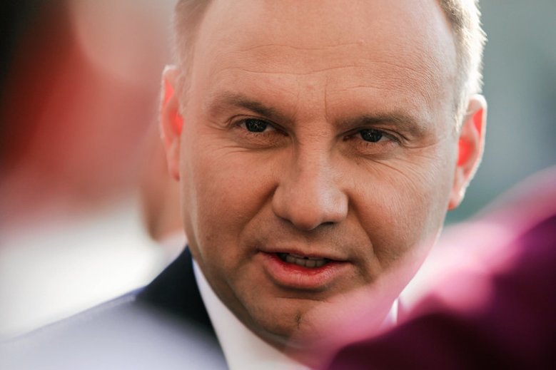 Prezydent Duda miał być podobno wściekły na policjantów, którzy w Oświęcimiu potrącili chłopca na pasie podczas przejazdy kolumny prezydenckiej.