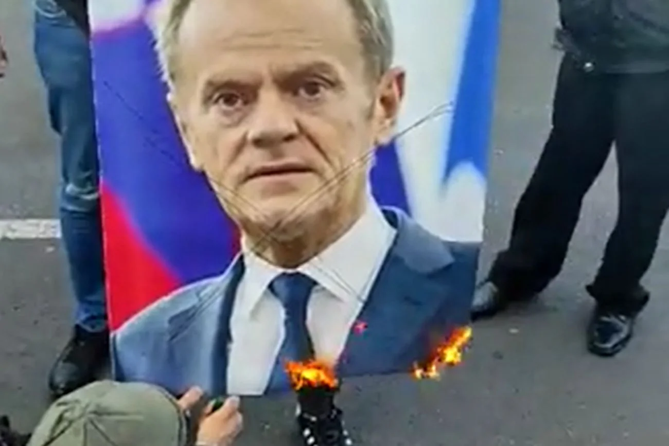 Podczas marszu narodowców w Warszawie spalono zdjęcie lider PO Donalda Tuska.