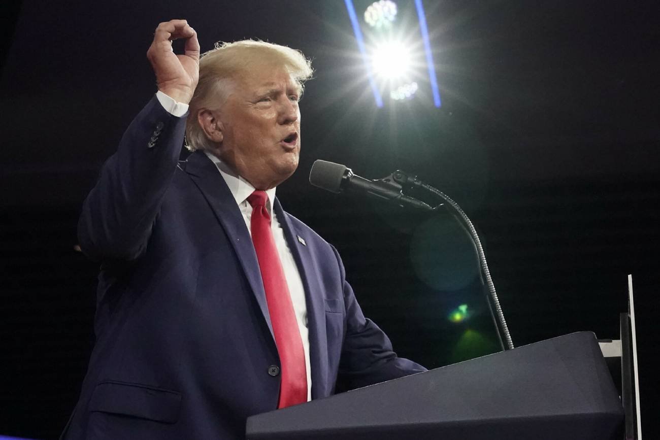 Trump: trzeba nakleić chińskie flagi na samoloty i zbombardować Rosję