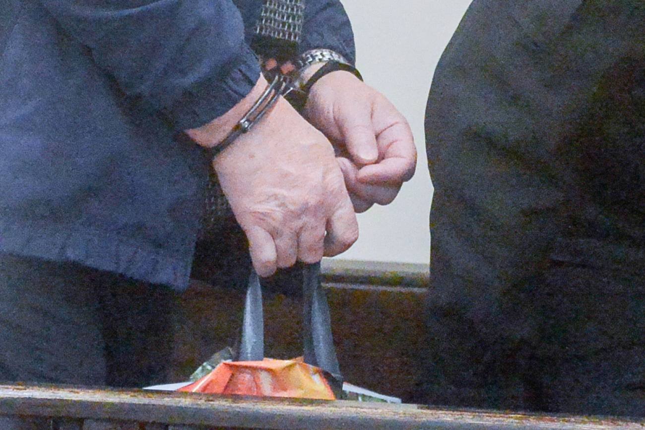 Ciała noworodków zakopane w piwnicy. 54-latek oskarżony o kazirodztwo