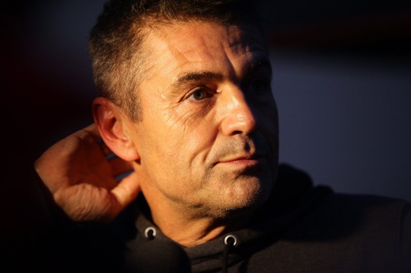 Jeden z najbardziej znanych polskich kierowców rajdowych Krzysztof Hołowczyc stracił prawo jazdy.