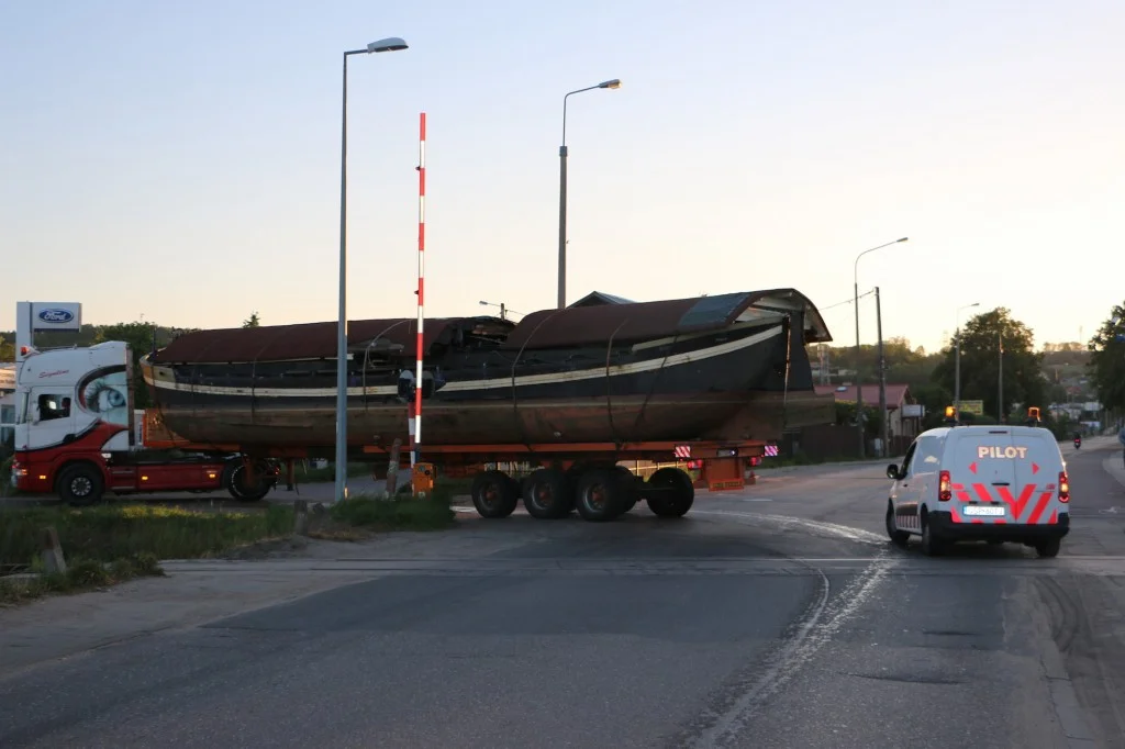 Transport barki z Holandii do Polski był sporym przedsięwzięciem logistycznym.