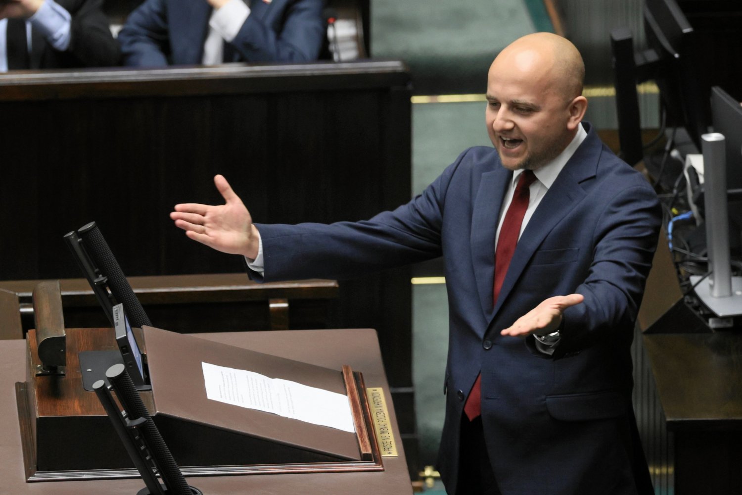 Tusk zażartował z Mateckiego. Posłowie wybuchnęli śmiechem