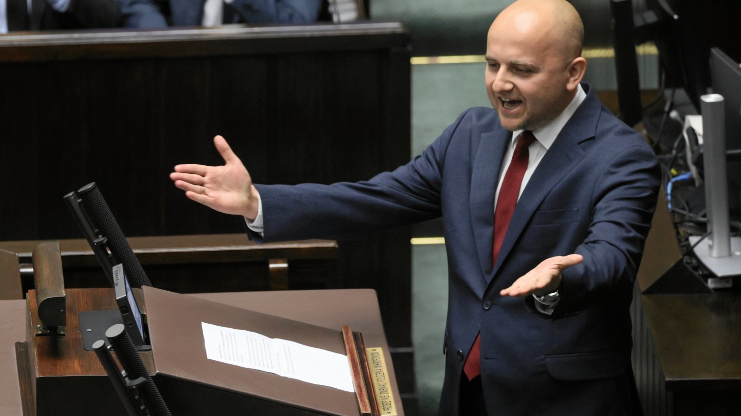 Tusk zażartował z Mateckiego w czasie debaty. Śmiech w Sejmie [WIDEO]