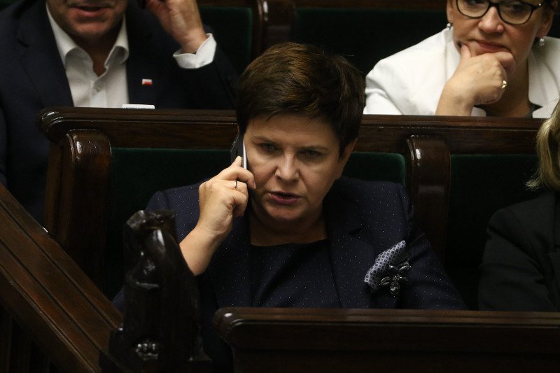 Przewodniczący Prawa i Sprawiedliwości wezwał do siebie premier Beatę Szydło. Kazał jej tłumaczyć się z reakcji na aferę billboardową.