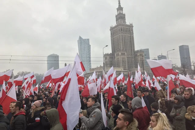 Marsz niepodległości ruszył w Warszawie.