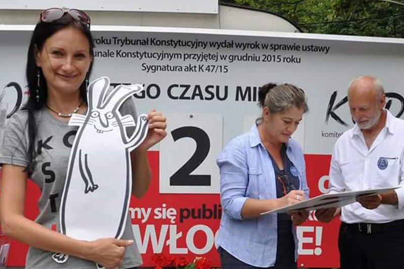 Marta Tita Michalska dowodziła pikietą KOD pod Kancelarią Premiera