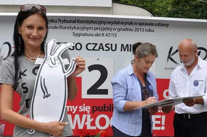 Marta Tita Michalska dowodziła pikietą KOD pod Kancelarią Premiera