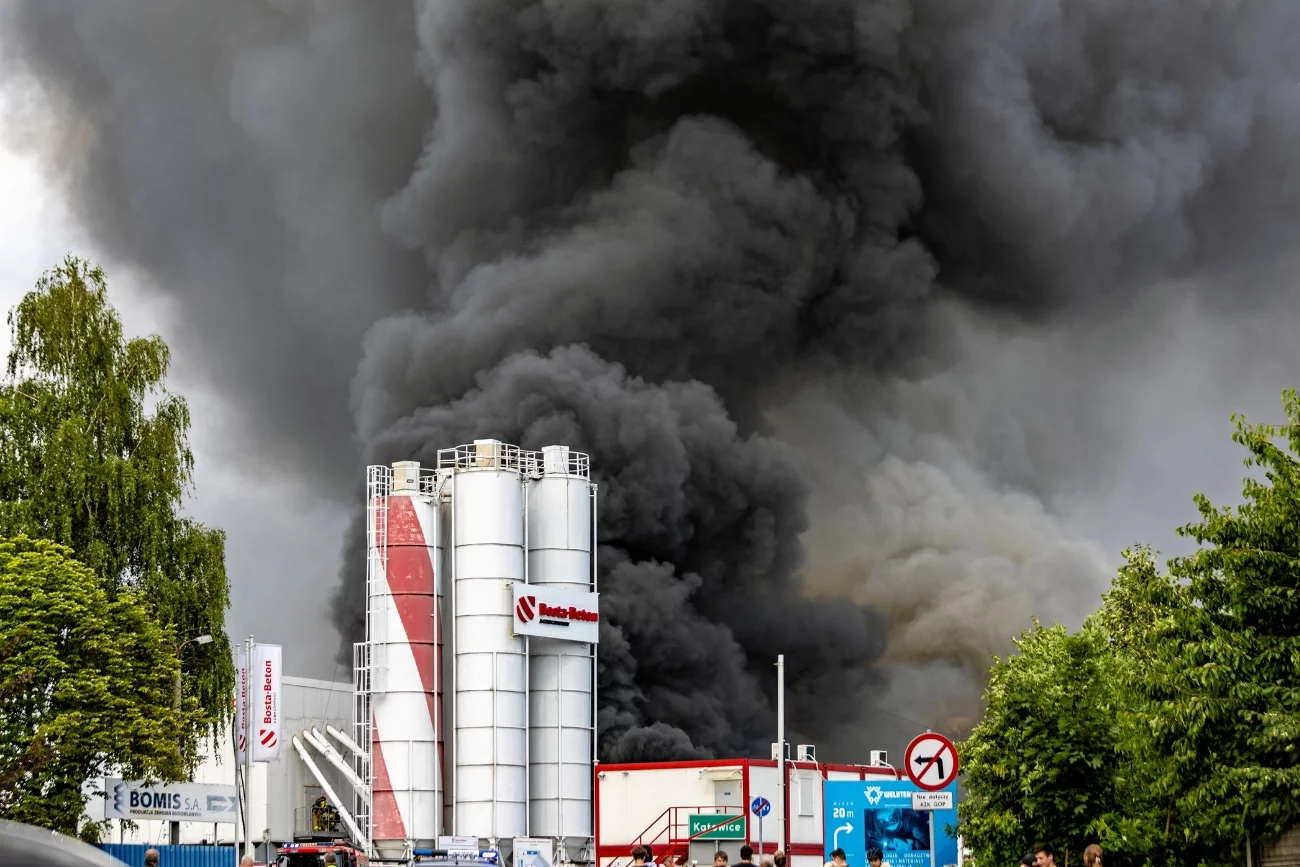Pożar hali w Siemianowicach Śląskich.
