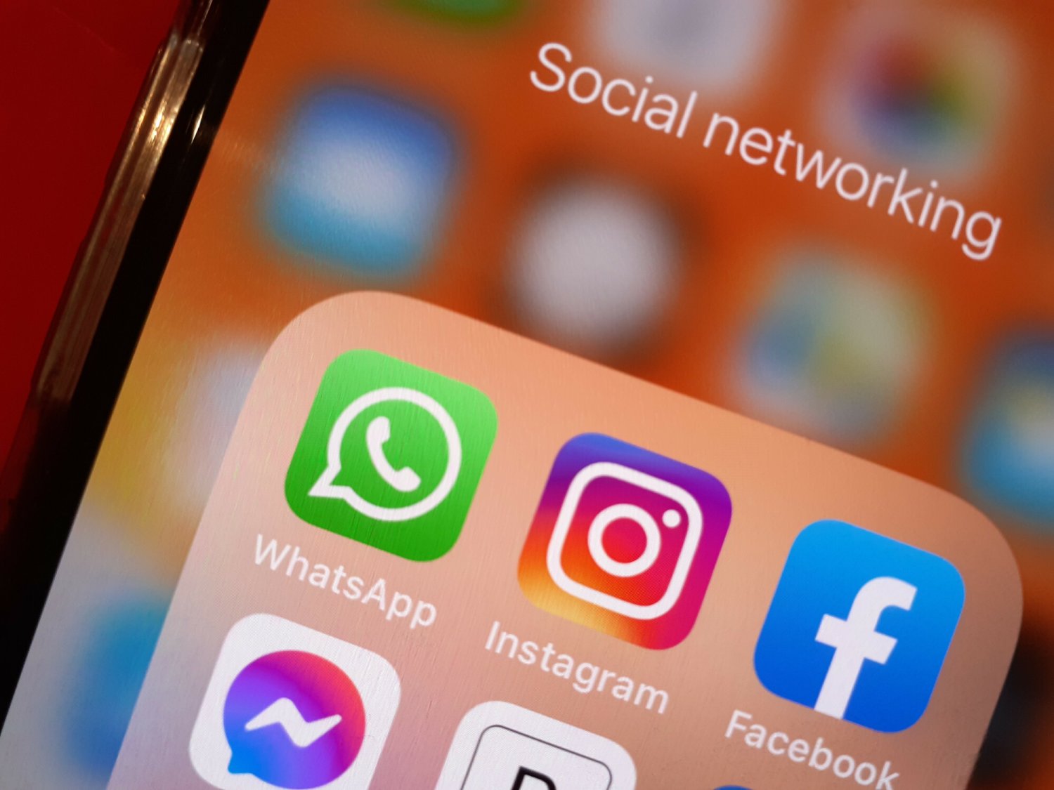 Awarię udało się opanować, jednak nie milkną jej echa.