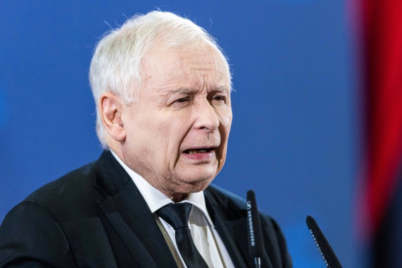 Poparcie dla PiS spada przez spotkania Kaczyńskiego z mieszkańcami