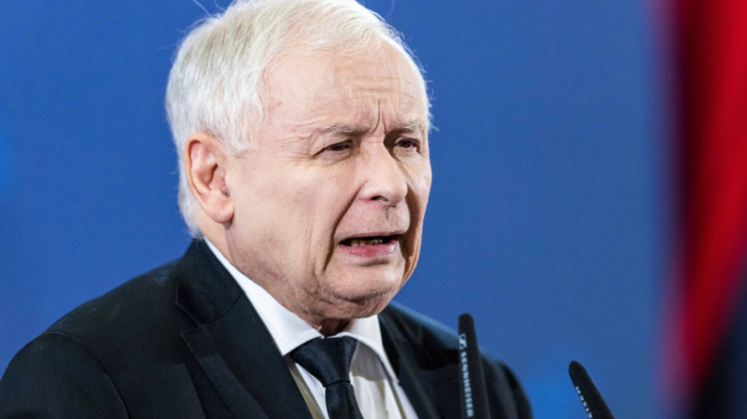 Poparcie dla PiS spada przez spotkania Kaczyńskiego z mieszkańcami
