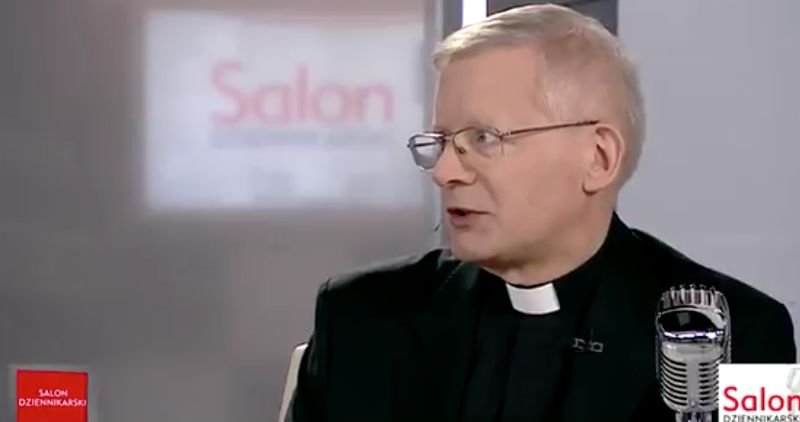 Ksiądz Henryk Zieliński w programie "Salon Dziennikarski" w TVP Info wyraził opinię, że Magdalena Żuk i inne kobiety samodzielnie jeżdżące do państw arabskich proszą się o nieszczęście.
