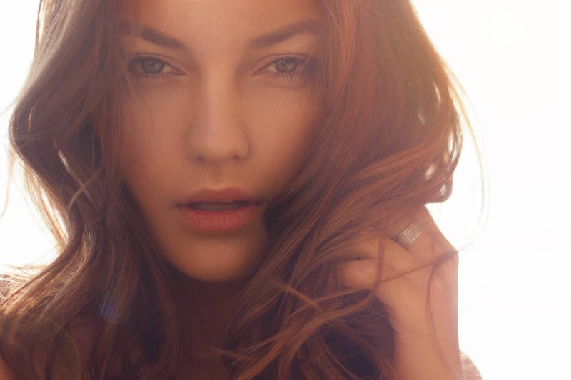 Naturze trzeba czasem trochę pomóc i aby wyglądać dobrze, "podkręcić" urodę makijażem. Ale musi być on dopasowany do pory roku