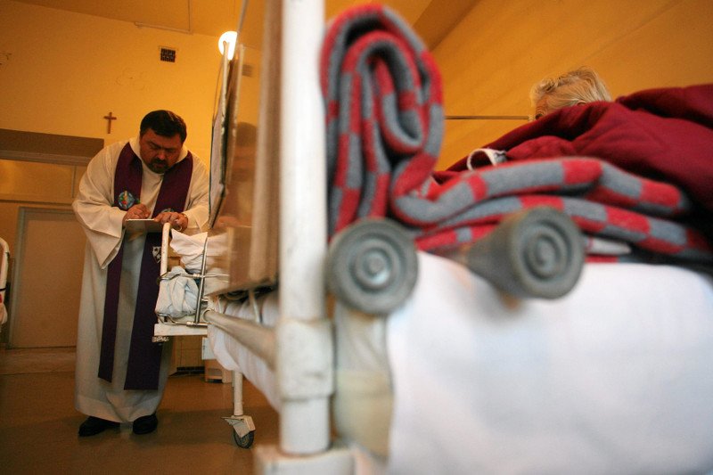 Robert Leszczyński przyjął ostatnie namaszczenie. Ateizm kończy się, gdy zbliża się śmierć?