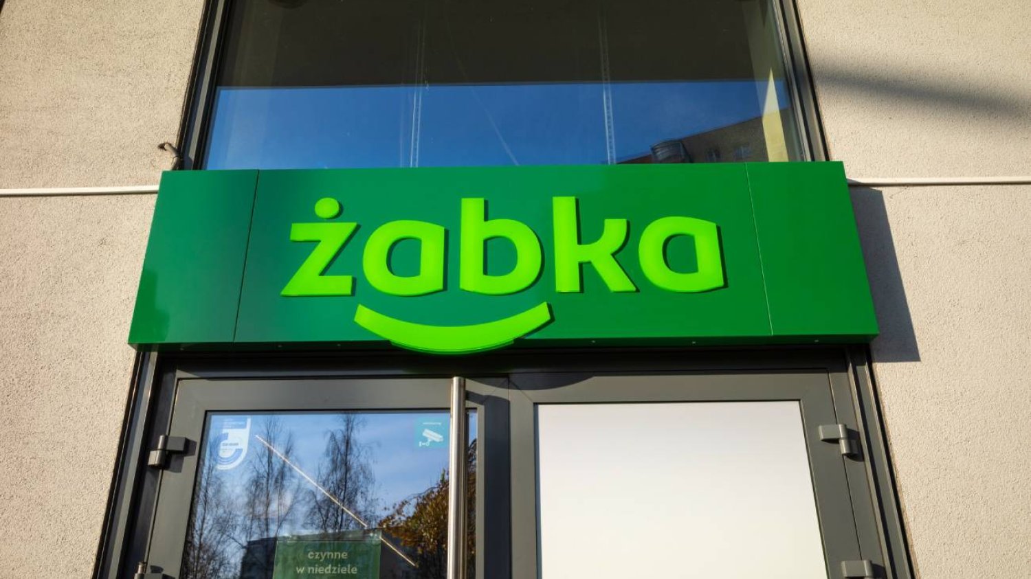 Żabka w Łukowie chciała sprzedawać więcej alkoholu. Jest decyzja