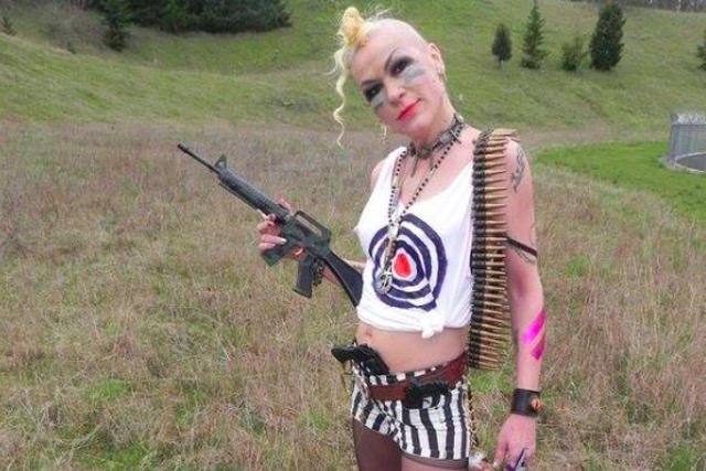 Chociaż wnuczka Stalina wygląda groźnie - prowadzi spokojne życie.