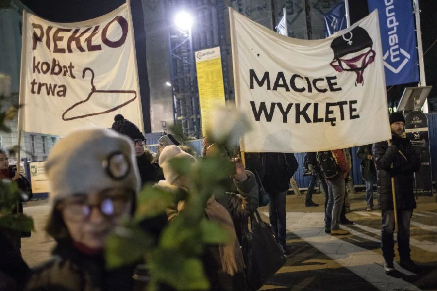 Pod obywatelskim projektem ustawy o prawach kobiet zebrano 400 tys. podpisów.
