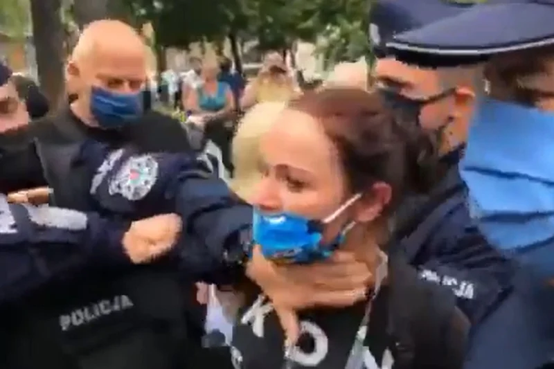 Policjanci interweniowali na wiecu Andrzeja Dudy w Suwałkach.