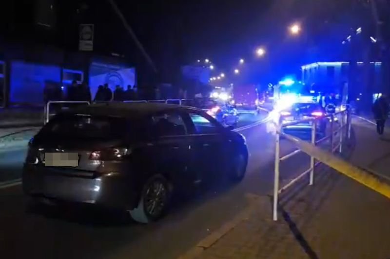 Mimo strzałów oddanych przez Policję szaleniec się nie zatrzymał.