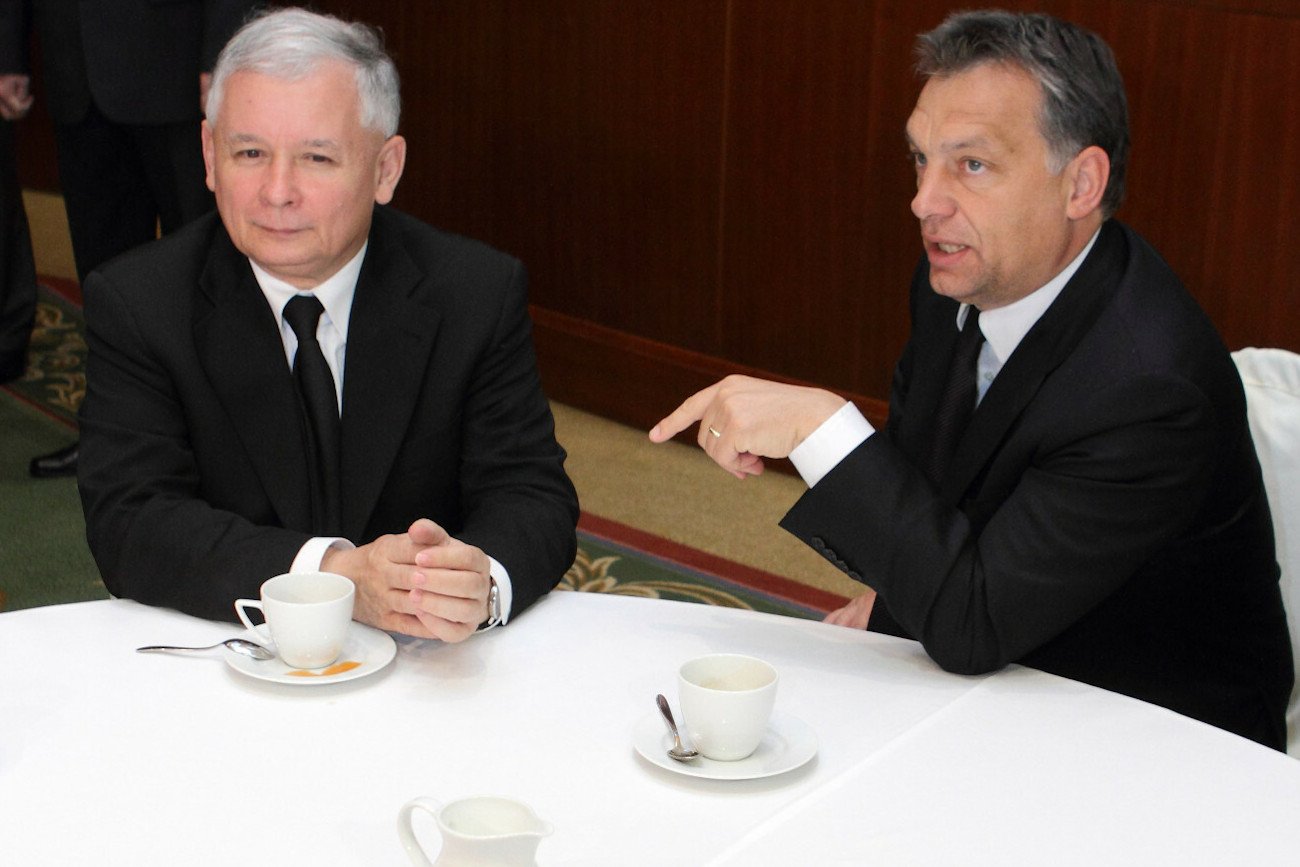 Co różni Jarosława Kaczyńskiego od Viktora Orbana? Na zdjęciu: spotkanie w 2010 roku.