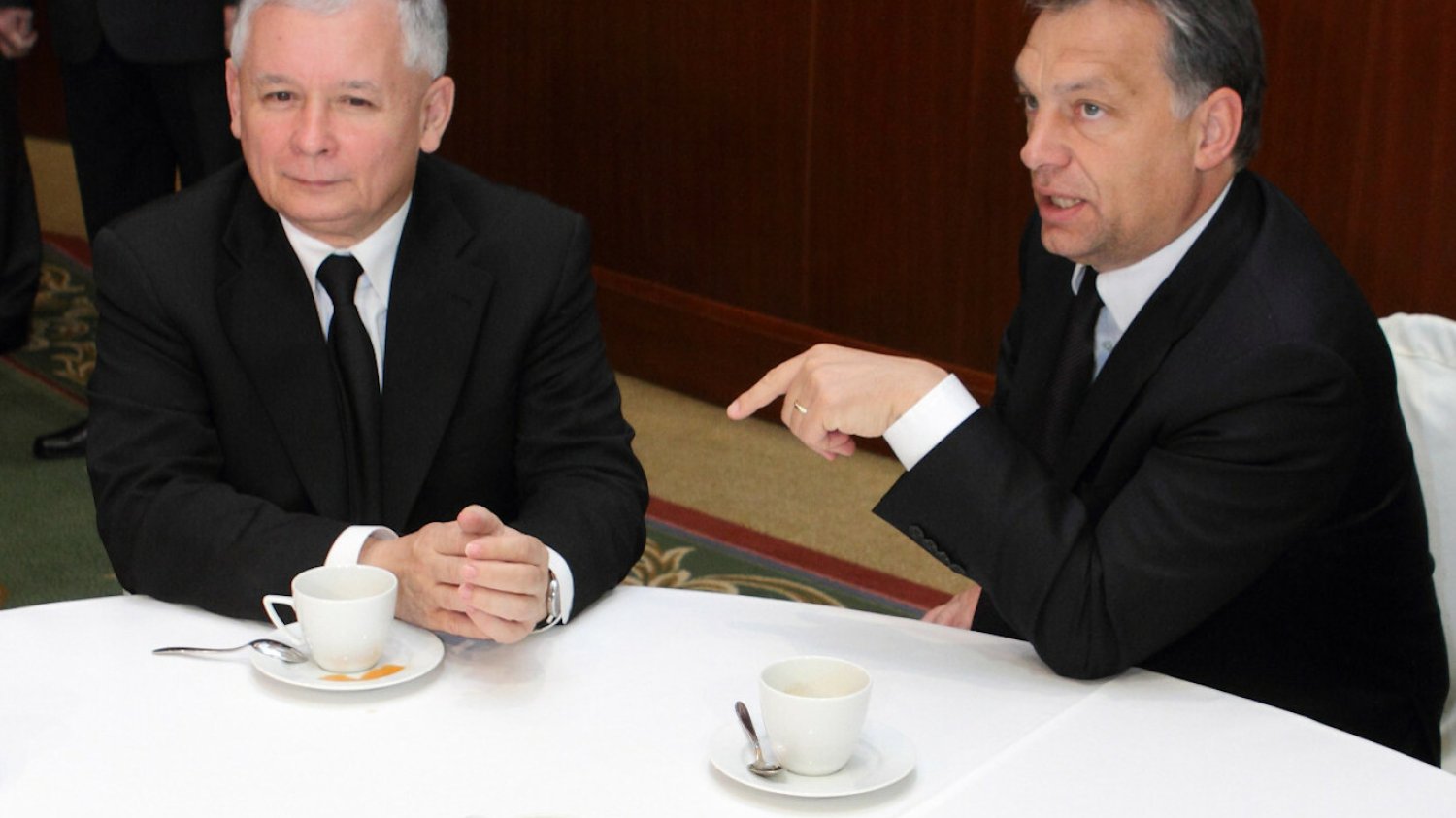 Co różni Jarosława Kaczyńskiego od Viktora Orbana? Na zdjęciu: spotkanie w 2010 roku.