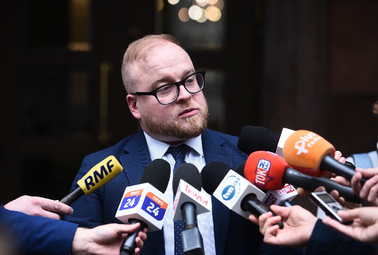 Urzędnik w rządzie PiS jest gejem. Kim jest Łukasz Jasina?