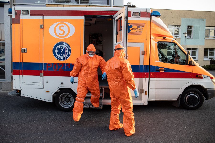 Sztuczna inteligencja oszacowała, kiedy nastąpi szczyt zachorowań na COVID-19