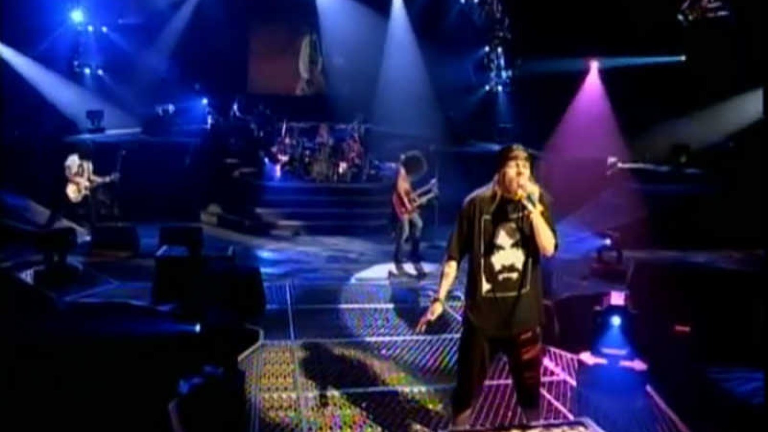 Guns N' Roses wracają z Axlem Rosem, Slashem i Duffem McKaganem.