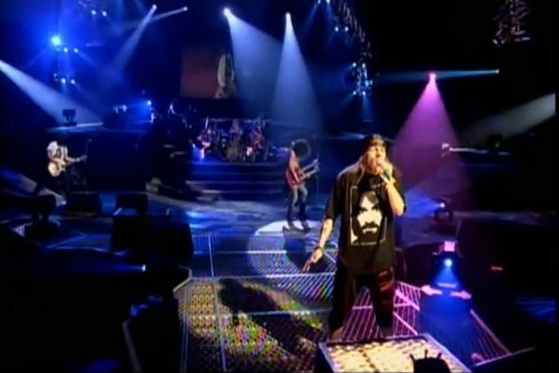 Guns N' Roses wracają z Axlem Rosem, Slashem i Duffem McKaganem.
