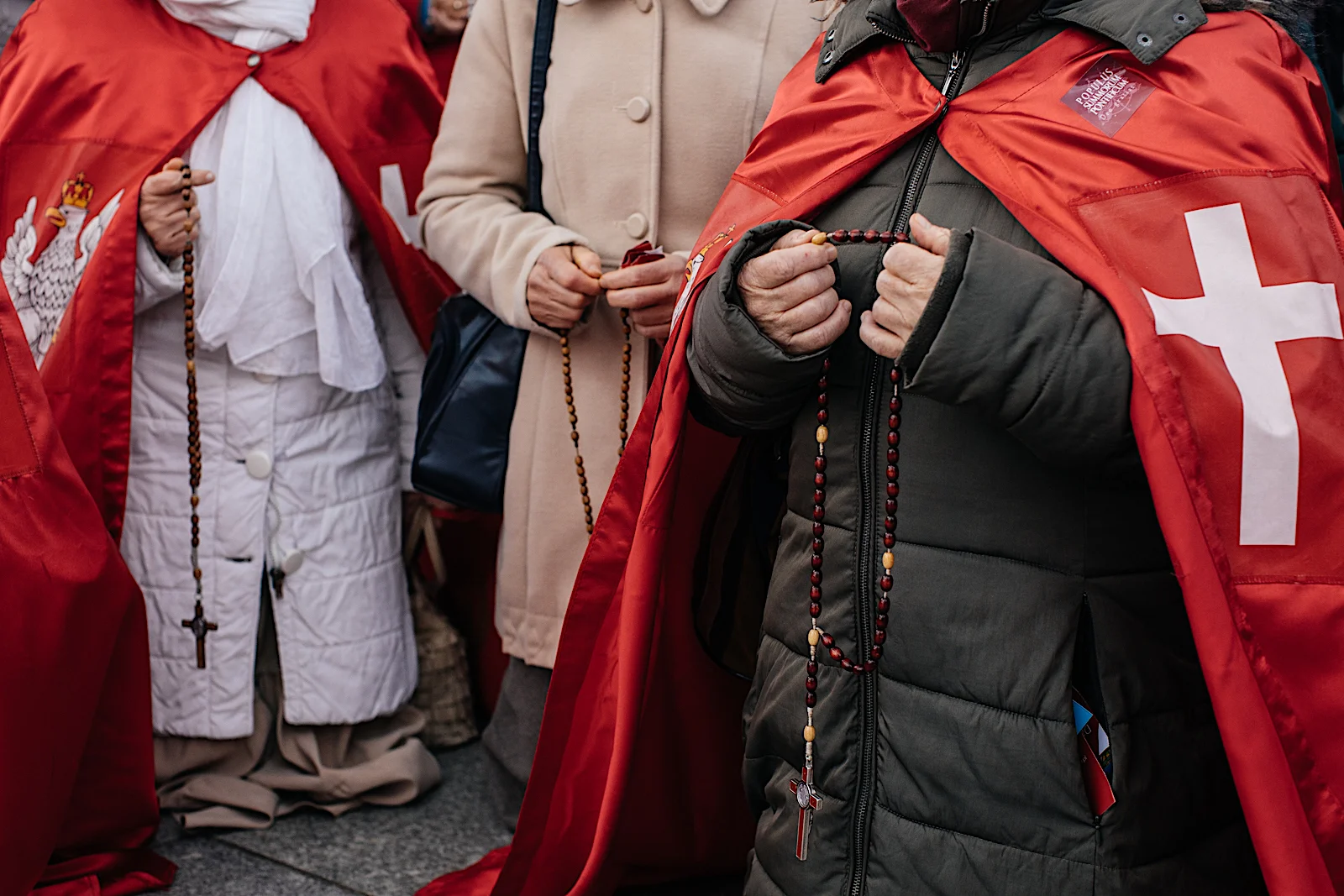 Uczestnicy Narodowego Marszu Różańcowego przepraszali Boga za "profanacje, do których posuwają się środowiska LGBT".
