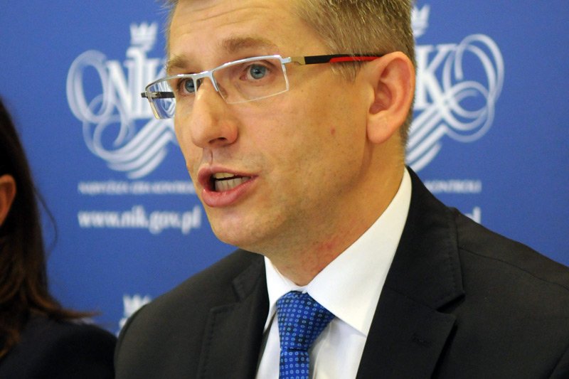 Prezes NIK Krzysztof Kwiatkowski usłyszał zarzuty nadużywania władzy i podżegania do nadużycia władzy przy postępowaniach konkursowych związanych z obsadą wysokich stanowisk w delegaturach NIK.