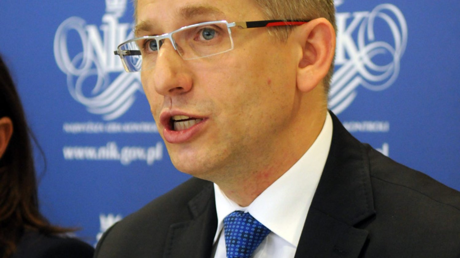 Prezes NIK Krzysztof Kwiatkowski usłyszał zarzuty nadużywania władzy i podżegania do nadużycia władzy przy postępowaniach konkursowych związanych z obsadą wysokich stanowisk w delegaturach NIK.