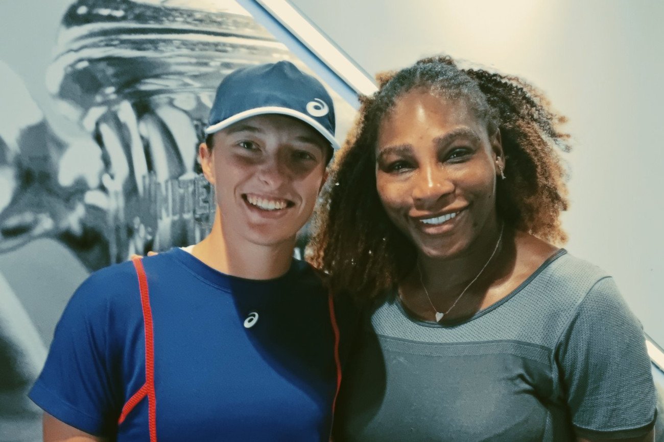 Iga Świątek i Serena Williams podczas sympatycznego spotkania na tegorocznym US Open.