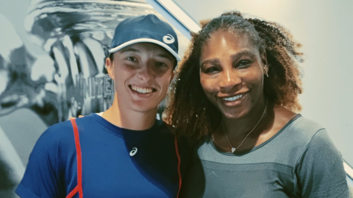 Iga Świątek i Serena Williams podczas sympatycznego spotkania na tegorocznym US Open.