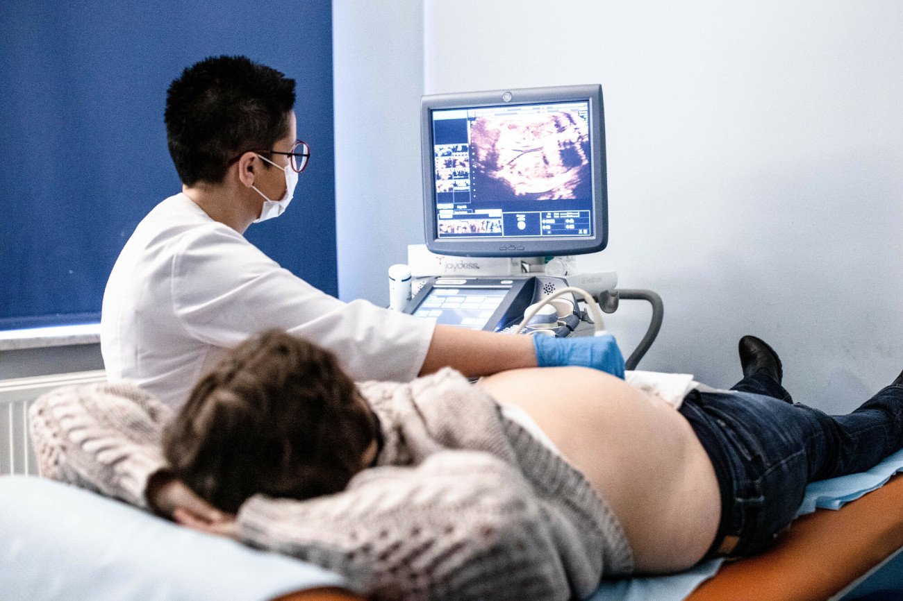 Niewygodne tematy lepiej zostawić na "po wyborach".  Chodzi o wytyczne dotyczące przerywania ciąży.