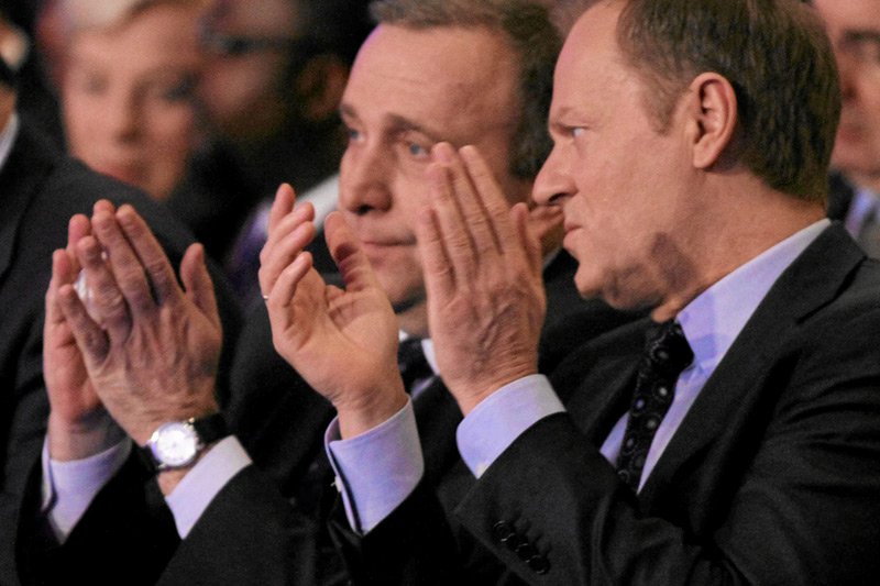 Notowania PO szybują w górę w takim tempie, że niektórym ręce same mogą składać się do oklasków.