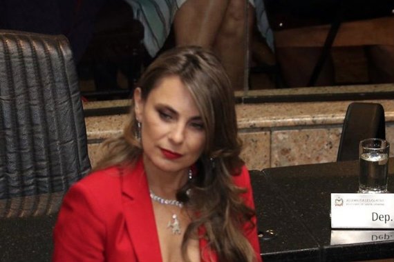 Ana Paula da Silva pojawiła się w brazylijskim Senacie w skąpym stroju, czym zwróciła na siebie uwagę internautów na całym świecie.