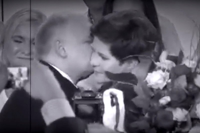 Stary przebój zespołu T.Love "Jest super" właśnie doczekał się nowego teledysku. Jego gwiazdami są najważniejsze postacie "dobrej zmiany".