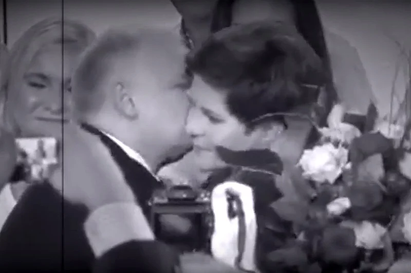 Stary przebój zespołu T.Love "Jest super" właśnie doczekał się nowego teledysku. Jego gwiazdami są najważniejsze postacie "dobrej zmiany".