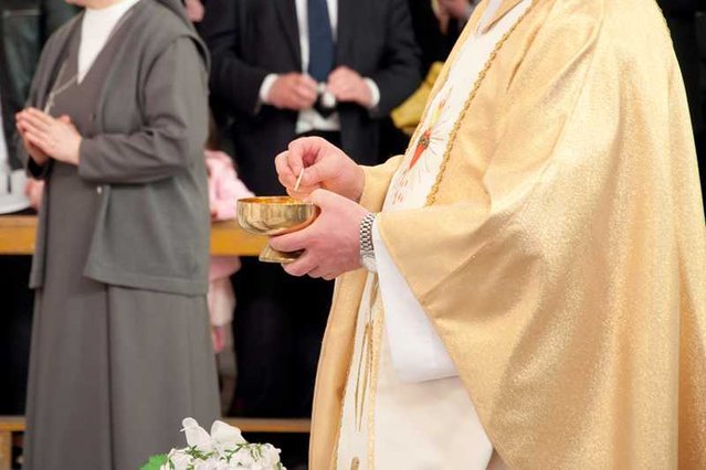 Czy wkrótce Kościół pozwoli rozwodnikom na przyjmowanie komunii?