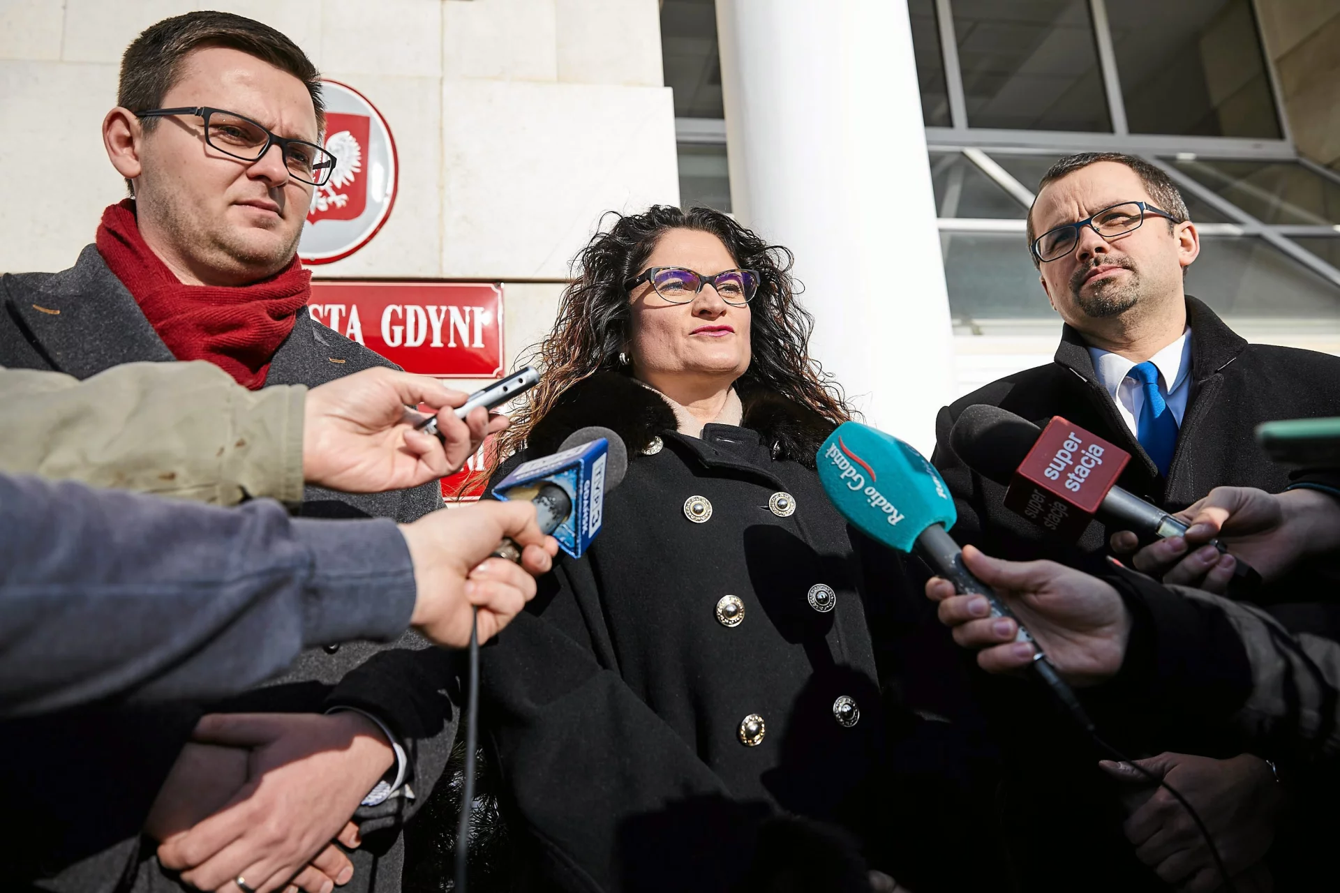 Konferencja prasowa posłanki Doroty Arciszewskiej - Mielewczyk, posła Marcina Horały a także radnego miasta Gdyni z ramienia PiS Michała Bełbota, który dostał stanowisko w spółce zależnej od Zarządu Morskiego Portu Gdańsk.