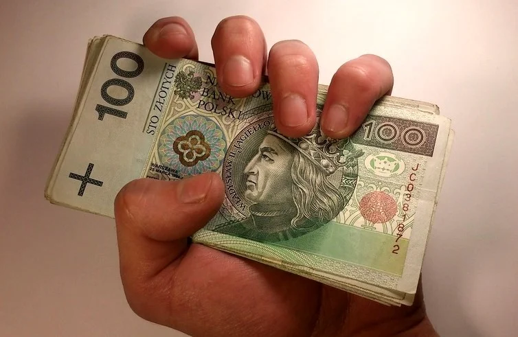 W ramach świadczenia postojowego z ZUS przedsiębiorcy mogą zyskać w sumie 6 tys. zł brutto. Jak złożyć wniosek za maj 2020?