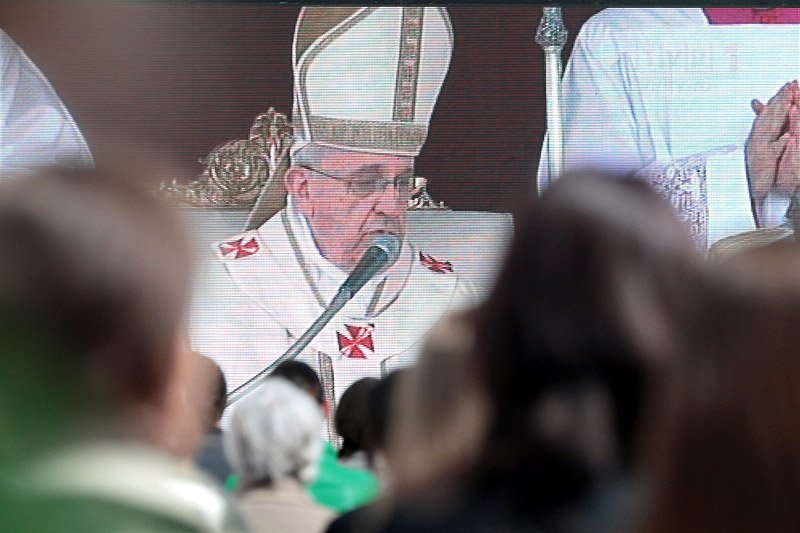 Papież Franciszek może sprawić, że na ŚDM w Krakowie twarze biskupów i polityków będą bardziej purpurowe niż stroje kardynałów...